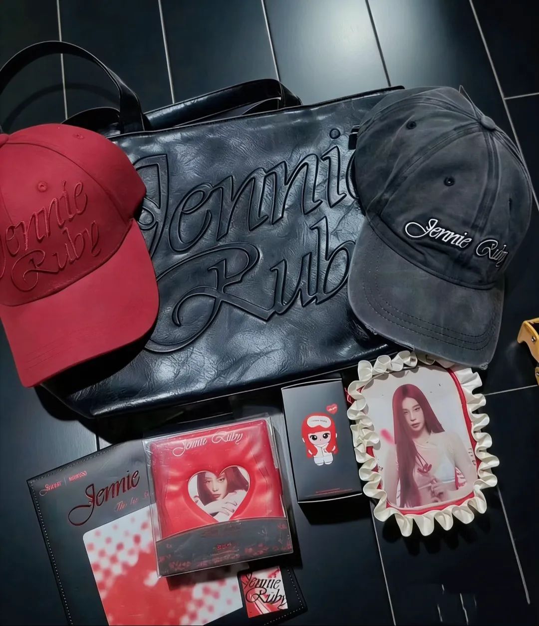 MINISO x JENNIE BALL CAP (BlACK/RED/DENIM) product image 3